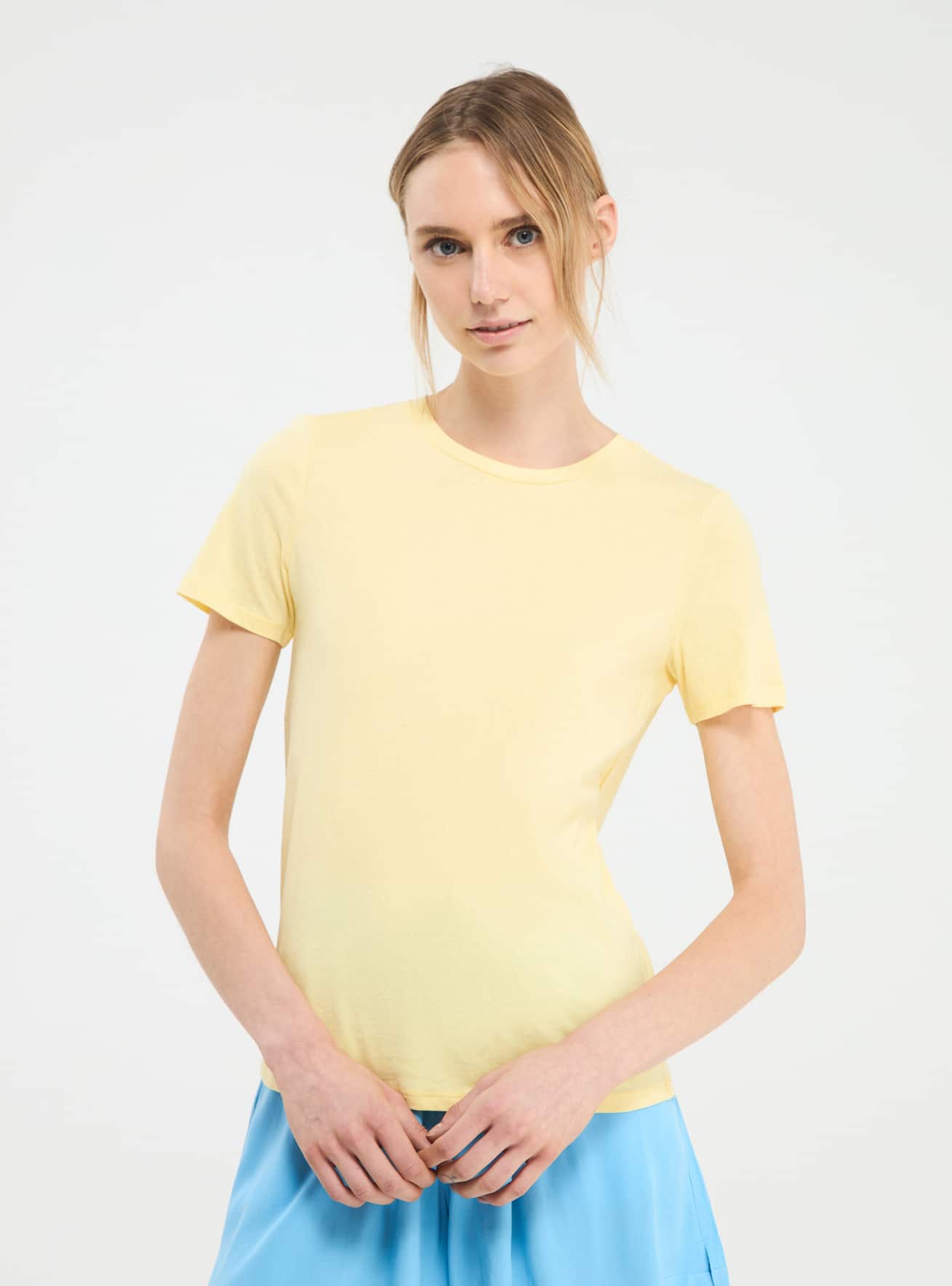 camiseta-amarilla-mujer-514gix-1.jpg