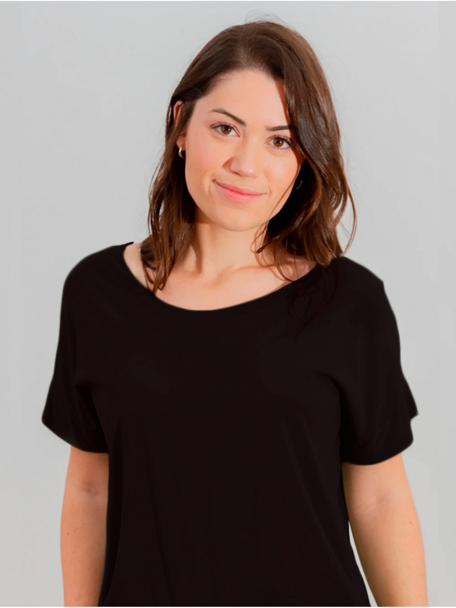 camiseta-basica-negra-429pee-1.jpg